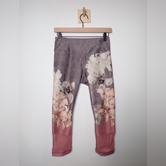Calia by Carrie Underwood Floral Purple/Pink Capri Crop Leggings Size S - Picture 1 of 10